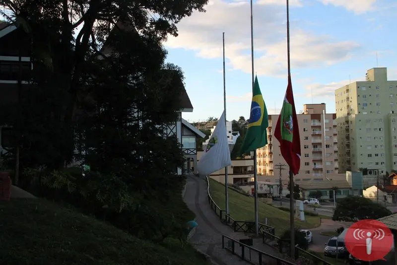 Prefeito decreta luto oficial de três dias