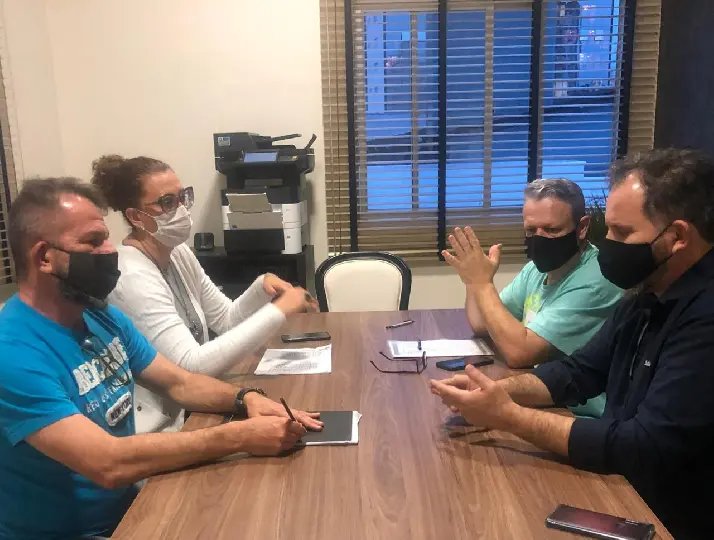 PSL conversa com PSDB e MDB, mas n&atilde;o descarta chapa pura