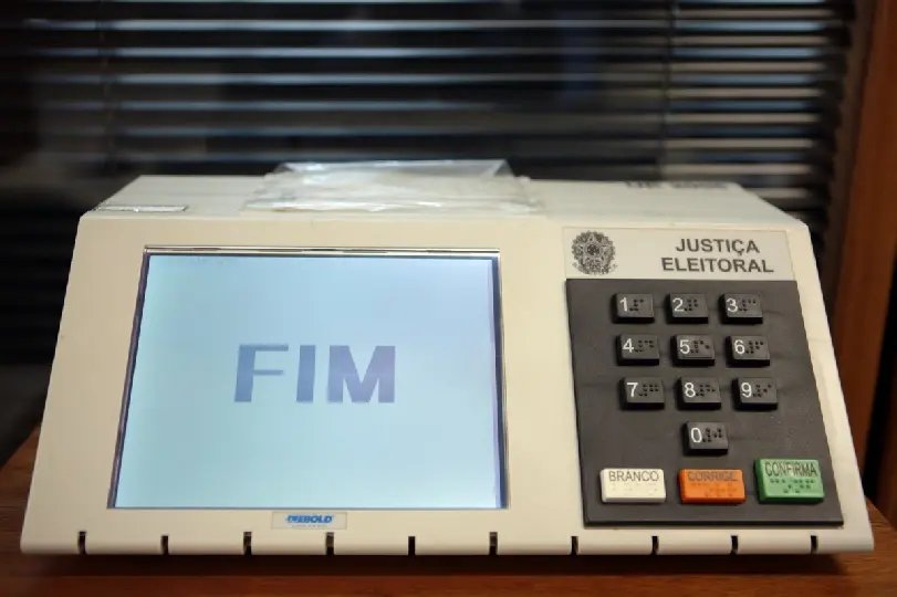 310 urnas já foram substituídas no Brasil, diz TSE