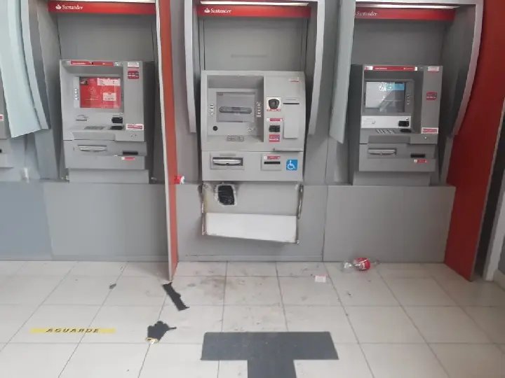 Dupla de SC é presa após ser flagrada roubando banco 