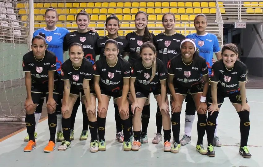 Meninas do Barateiro fazem bonito