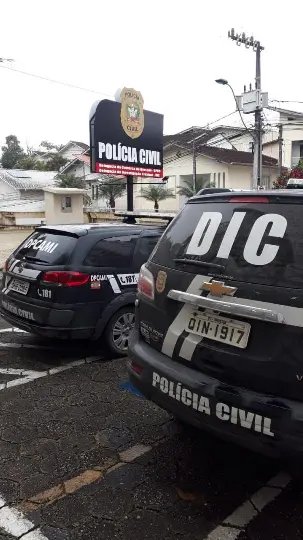 Dois s&atilde;o presos por suspeita de estuprar e abusar sexualmente de menores em Brusque 