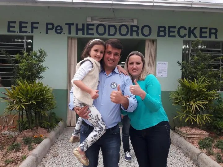 Bósio foi o último candidato a votar
