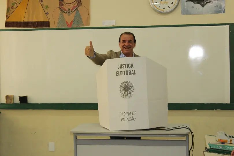 Bóca Cunha vota no Bairro Jardim Maluche