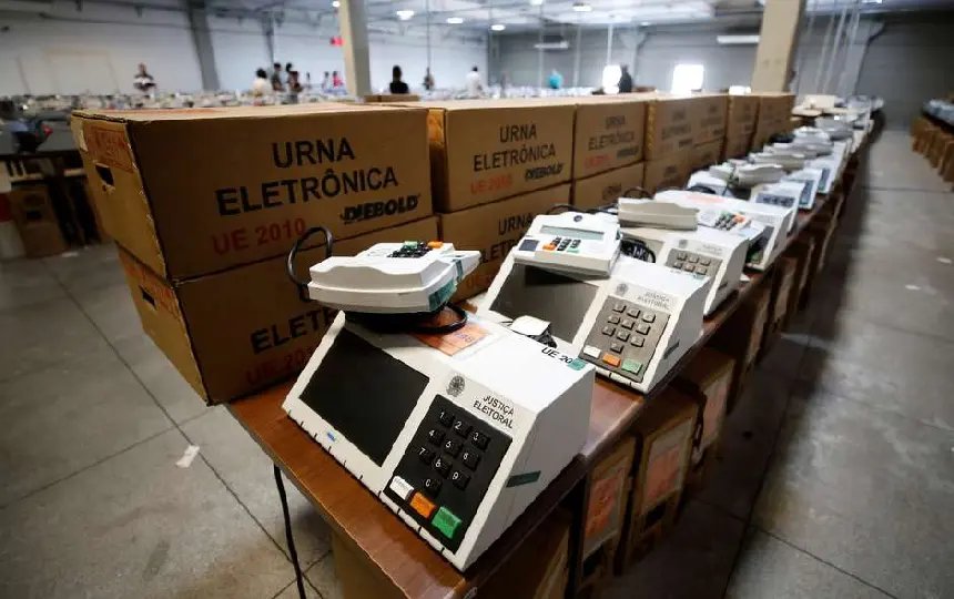Juiz de Goiás é afastado por planejar recolher urnas eletrônicas dois dias antes do primeiro turno 
