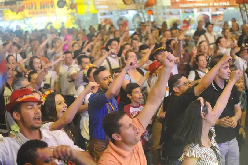 Música tradicional, gastronomia típica e muito chope