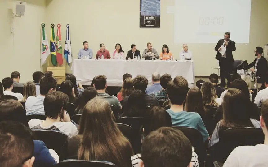 Aprocorb participa de debate com candidatos a deputado