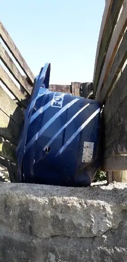Mulher sofre queda de moto ap&oacute;s colidir contra objeto na pista