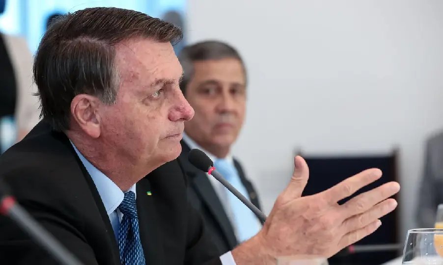 Bolsonaro: aux&iacute;lio &eacute; &ldquo;pouco para quem recebe e muito para quem paga&rdquo;