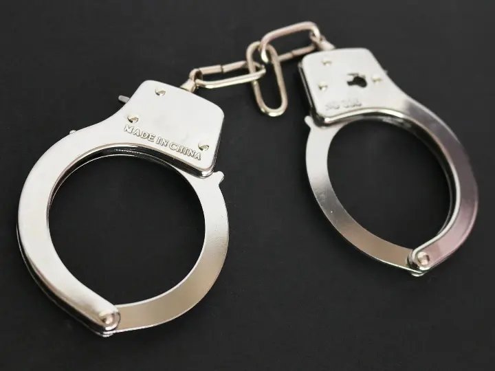 Homem &eacute; preso por furto em loja no Centro