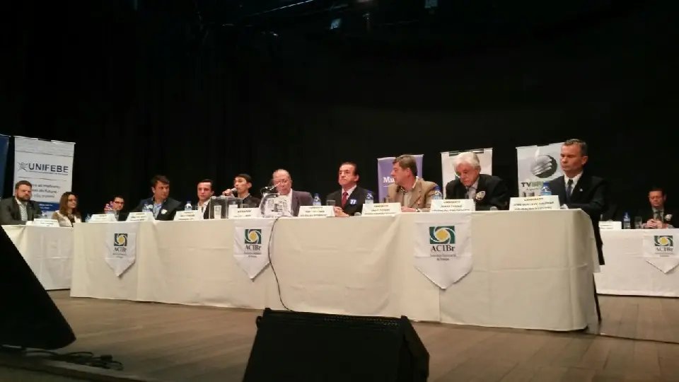 Debate é realizado entre os sete candidatos à Prefeitura de Brusque