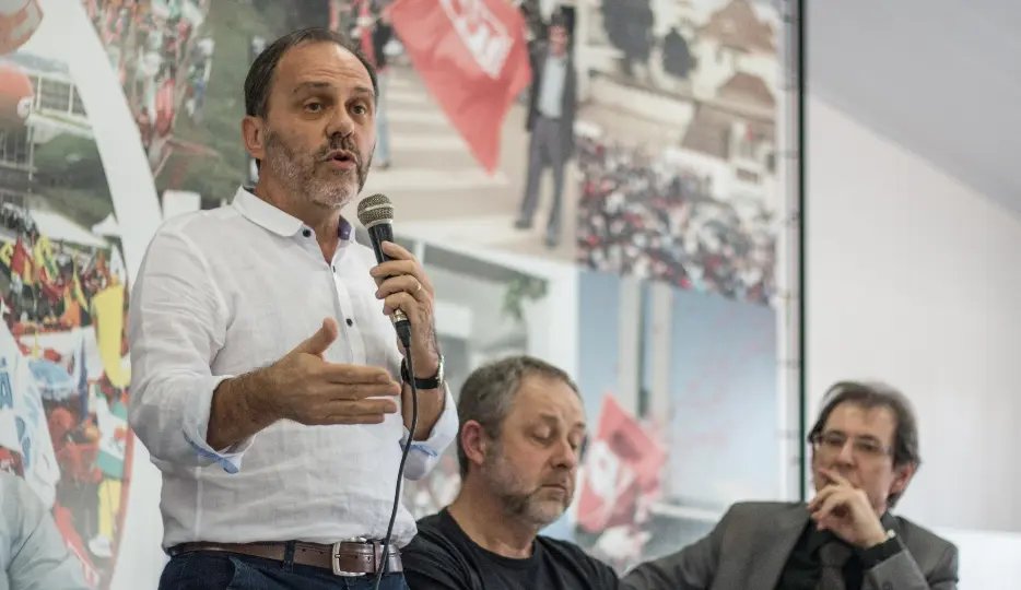 Metalúrgicos de Brusque debatem contexto econômico e político