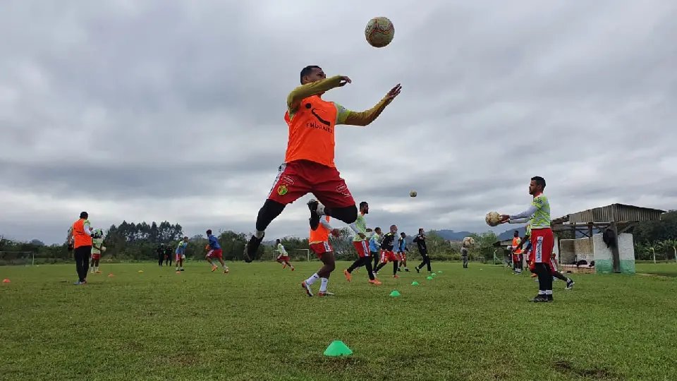Brusque atualiza situa&ccedil;&atilde;o de jogadores lesionados