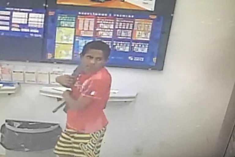Bandido assalta lotérica