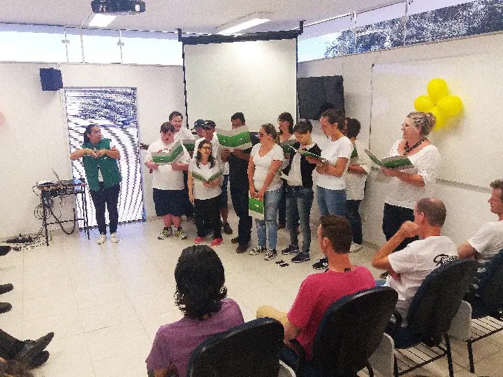 Cerca de 50 pessoas com deficiência atuam em empresas da cidade