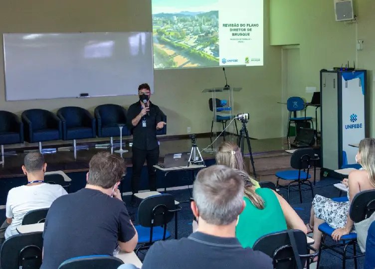 Unifebe e Comiss&atilde;o T&eacute;cnica debatem metodologia para revis&atilde;o de plano diretor
