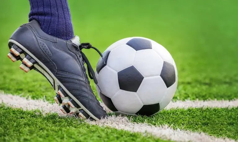 Cart&atilde;o vermelho define l&iacute;der do Catarinense na abertura