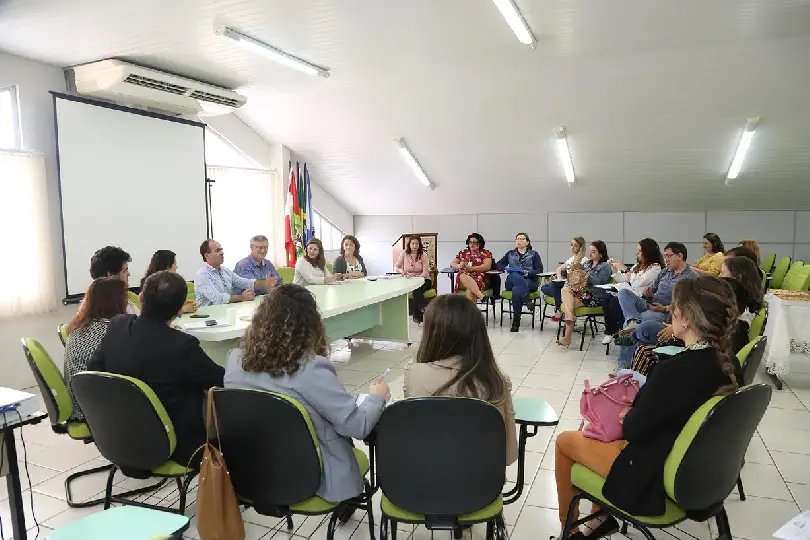 Secretária de Estado de Assistência Social participa de reunião em Guabiruba