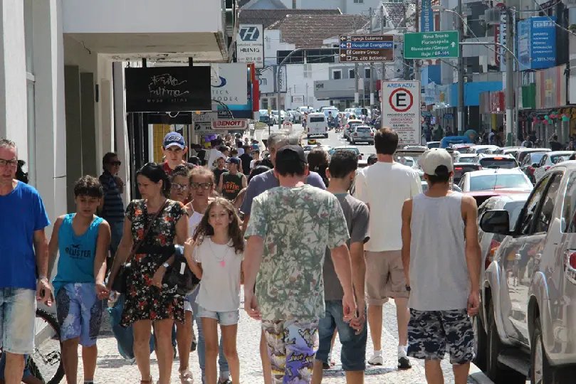 Pesquisa aponta &iacute;ndice de afastamento por Covid-19 no com&eacute;rcio de Brusque