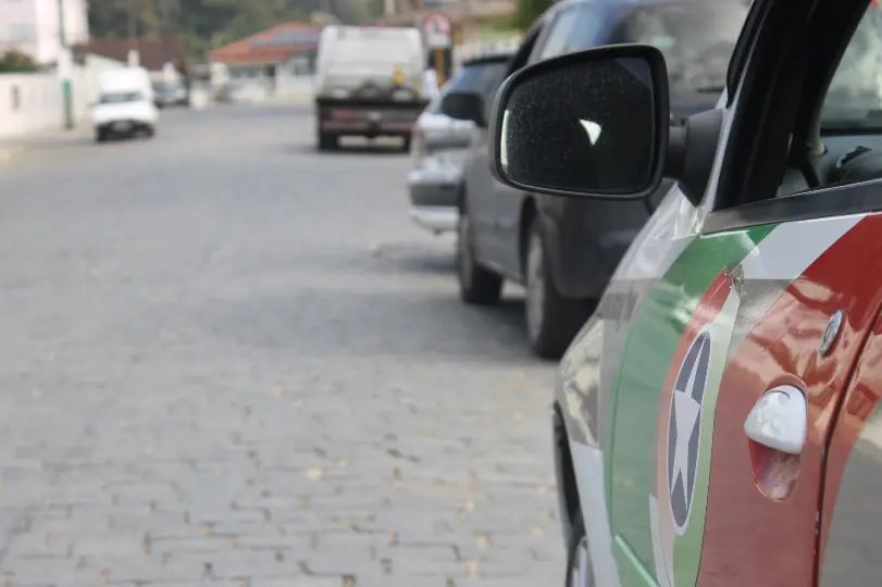 Homem é detido com arma e droga no Santa Rita