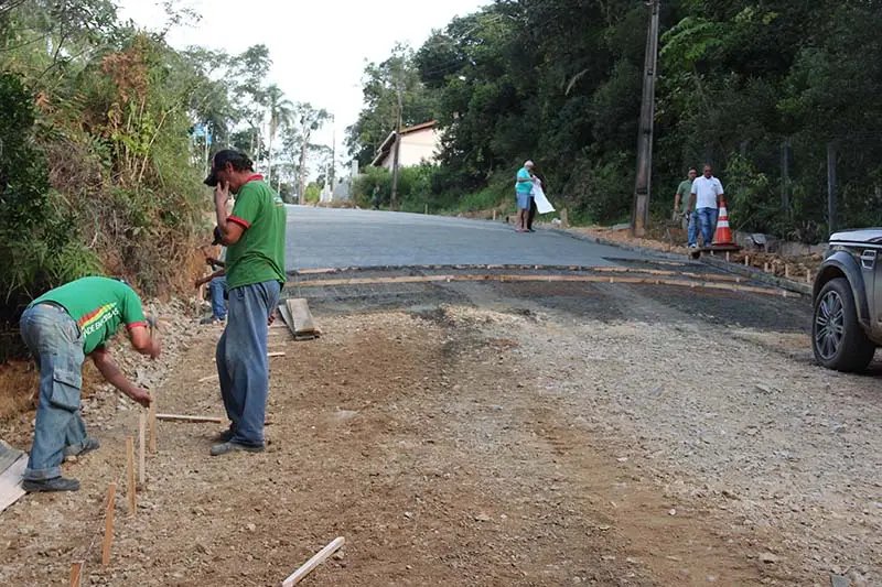 Obras de pavimentação em vários bairros