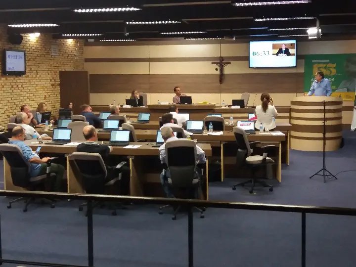 Adiada votação do fim do recesso parlamentar