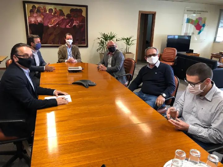 Empres&aacute;rios de Botuver&aacute; cobram Celesc sobre rede de energia