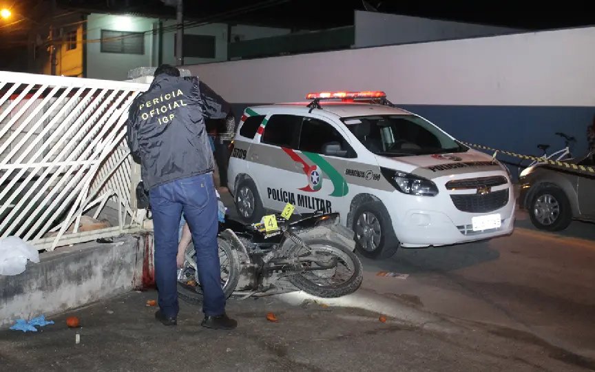 Motociclista morre e outro está em estado grave