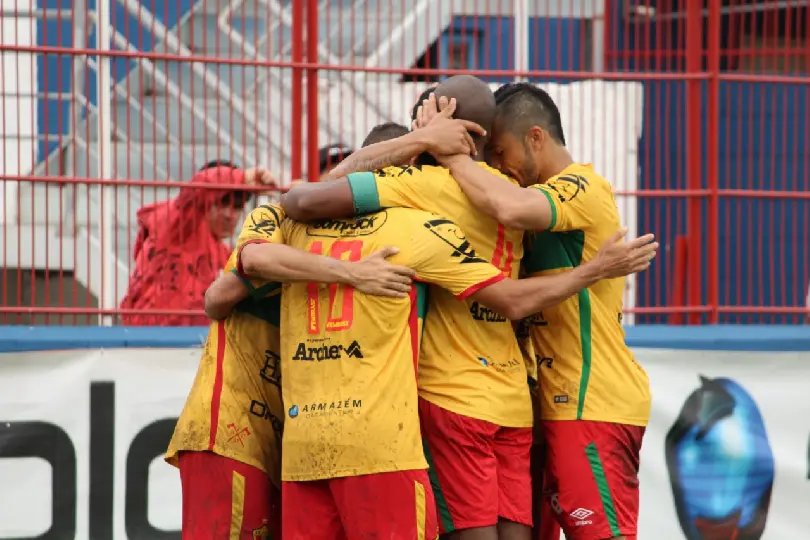 Brusque goleia Barroso na abertura da Copa SC