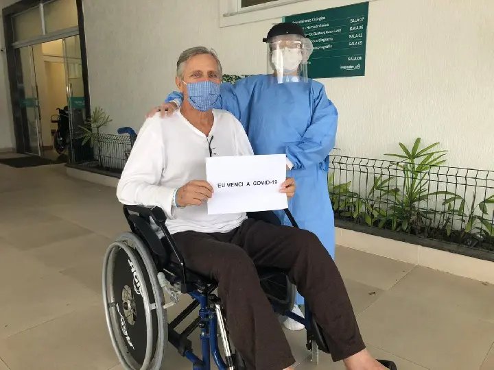 (V&Iacute;DEO) Recuperado de Covid-19, paciente deixa hospital ap&oacute;s 23 dias