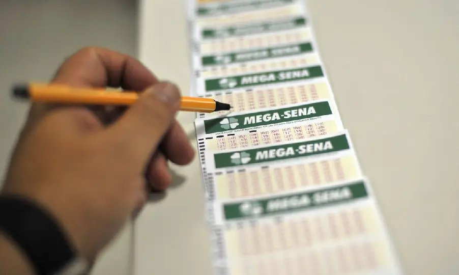 Sem ganhadores, Mega Sena acumula e deve pagar R$ 33 milh&otilde;es na quarta