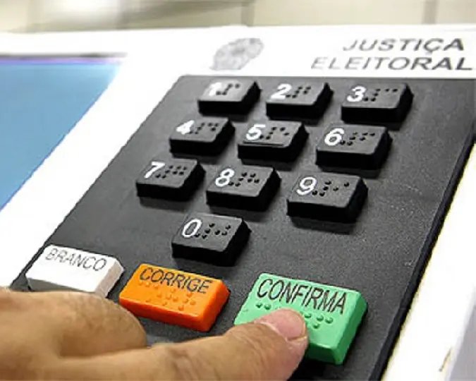 Onze candidatos disputam a preferência de eleitores
