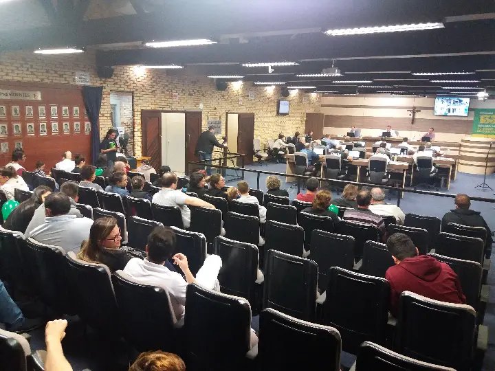 Vereadores adiam votação de dois projetos de leis