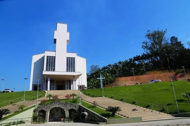 Novo Decreto altera hor&aacute;rios de missas e cultos em Guabiruba
