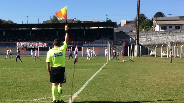 Carlos Renaux escalou jogador irregular