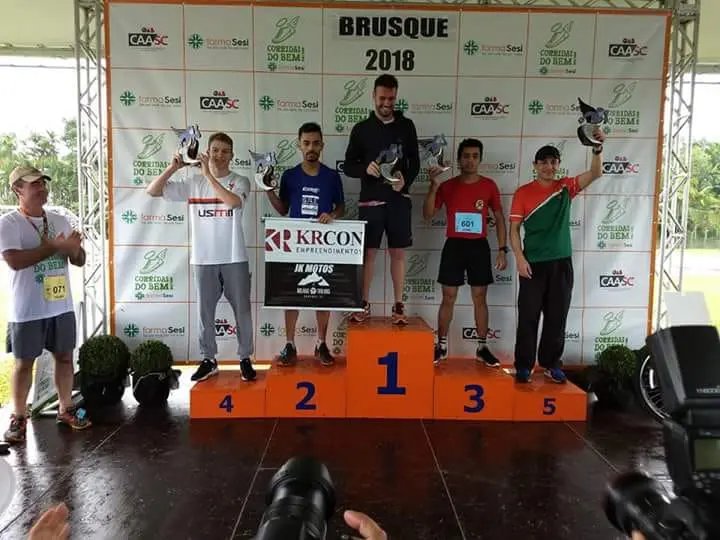 Grupo fatura seis troféus na Corrida do Bem