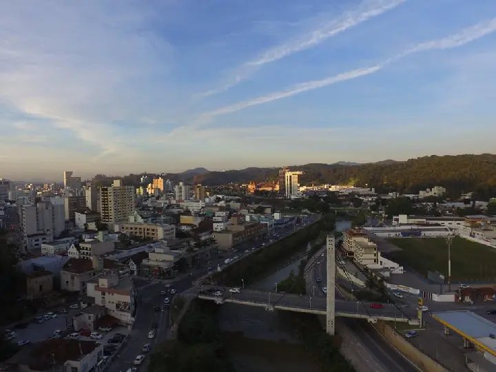 Brusque com 125.810 habitantes