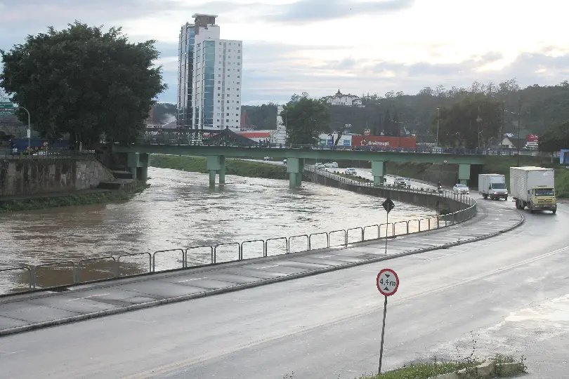 Rio Itajaí Mirim deve sair da calha nesta terça