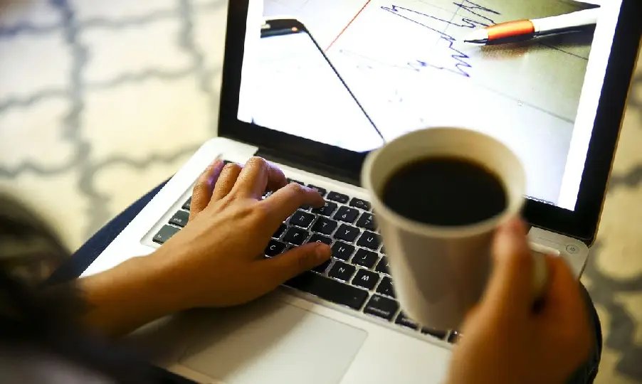 Servi&ccedil;o p&uacute;blico tem mais pessoal em trabalho remoto que o privado