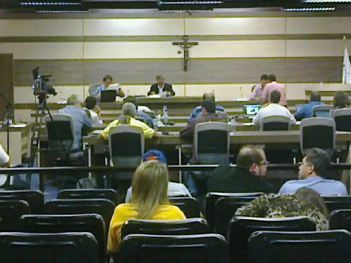 Oposição aprova envio de documento ao MP