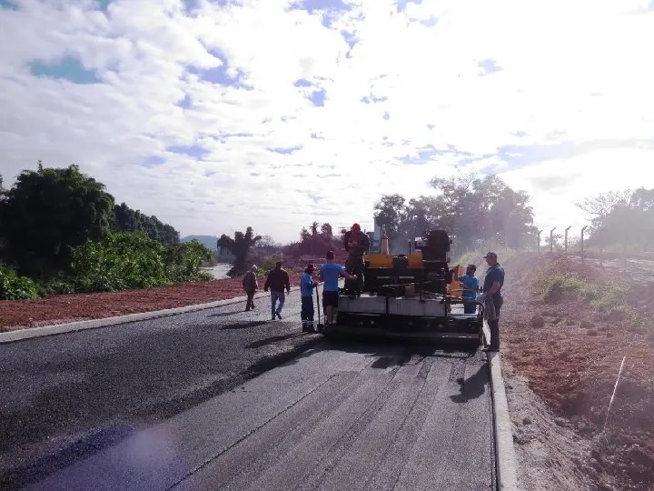 Prefeitura pavimenta mais 350 metros do prolongamento da Beira Rio