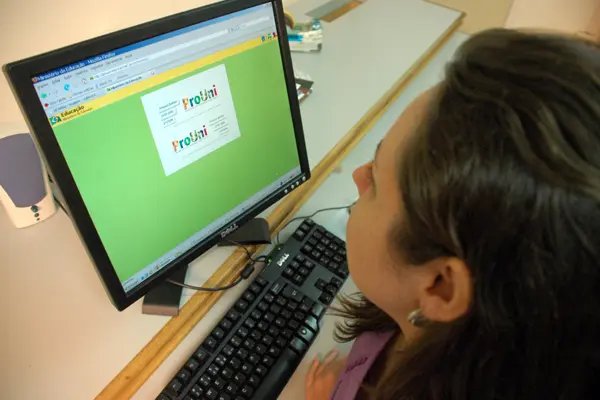 Aprovados devem comprovar informações