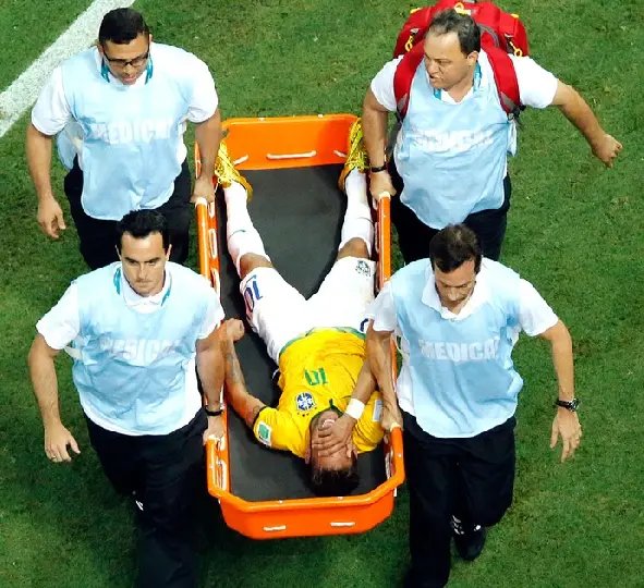 Neymar está fora da Copa após fratura