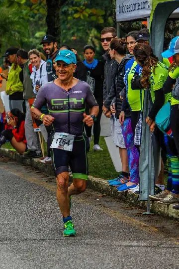 Atletas da Atribrusque participam do meio Ironman no sábado