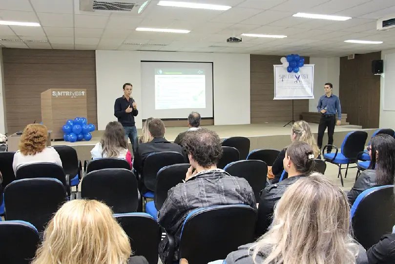 Sintrivest promove palestra sobre administração de finanças 