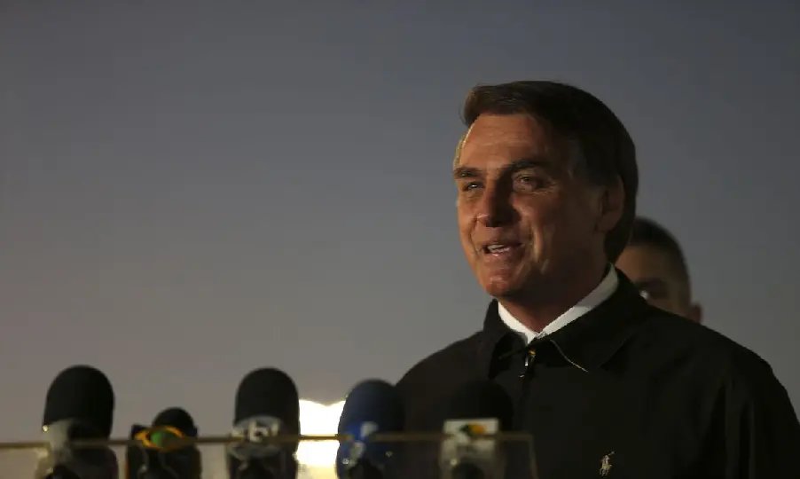 Bolsonaro entra com a&ccedil;&atilde;o para reverter bloqueio de canais de apoiadores