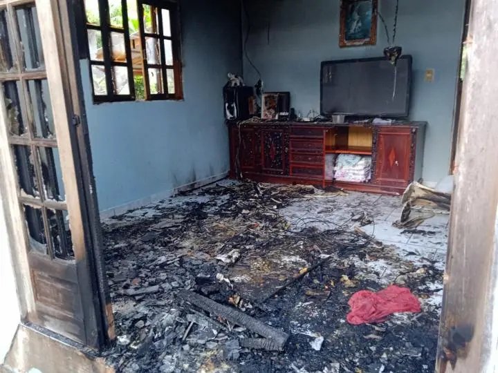 (&Aacute;udio) Morador de casa atingida por inc&ecirc;ndio na Als&aacute;cia relata enfrentamento ao fogo