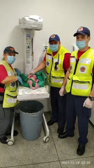 Crian&ccedil;a nasce em cima de maca dos Bombeiros a caminho do hospital em Brusque 