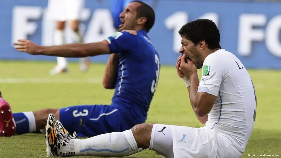 Após mordida, Suárez não joga mais a Copa