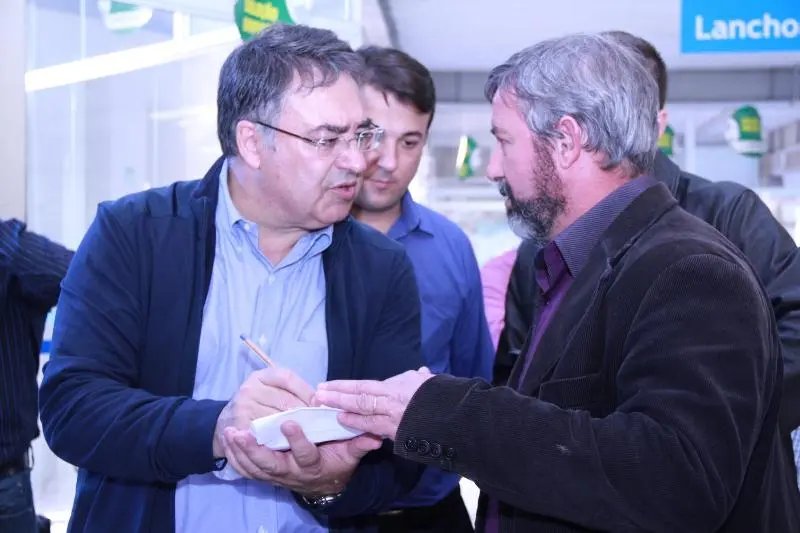 Câmara entrega relatório ao governador